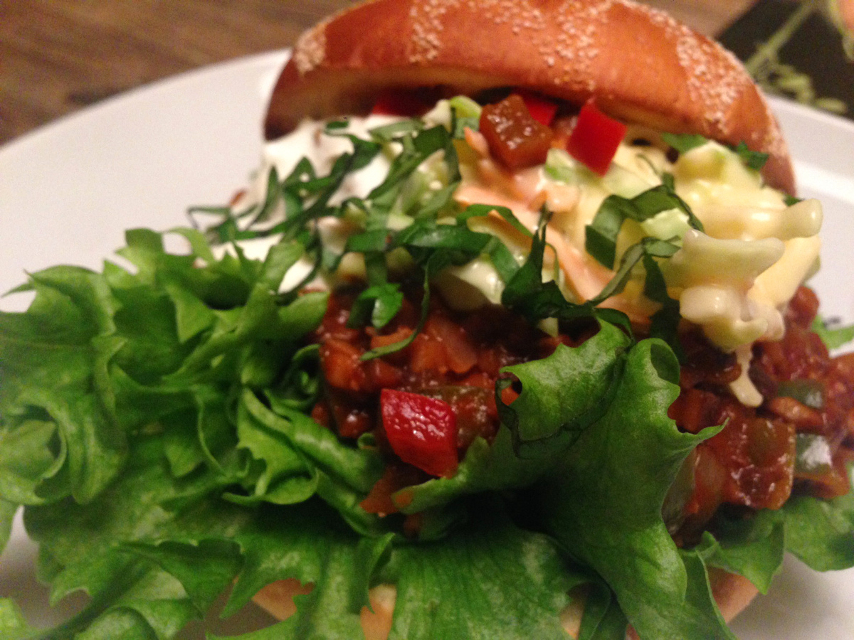 Vegetariska Sloppy Joes med äppelcoleslaw