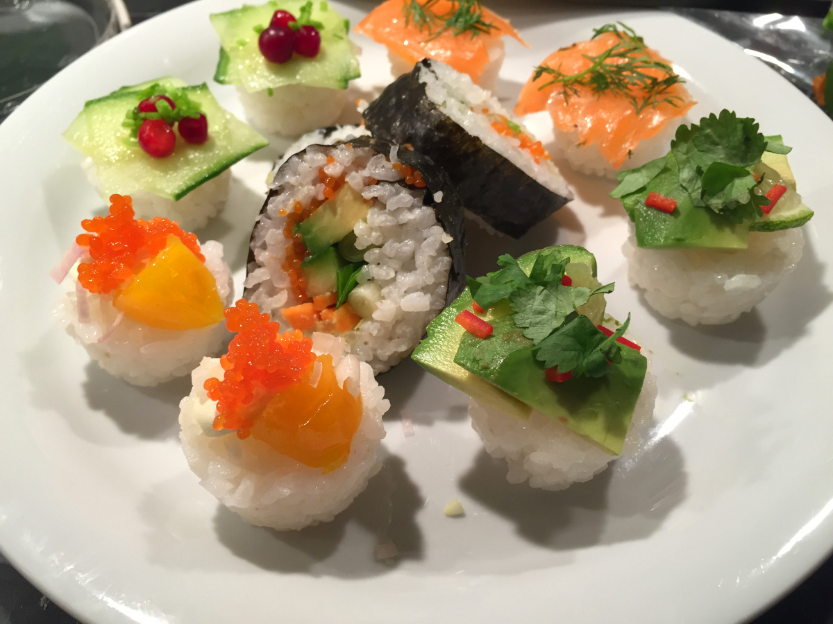 Vegetarisk sushi och lite lax