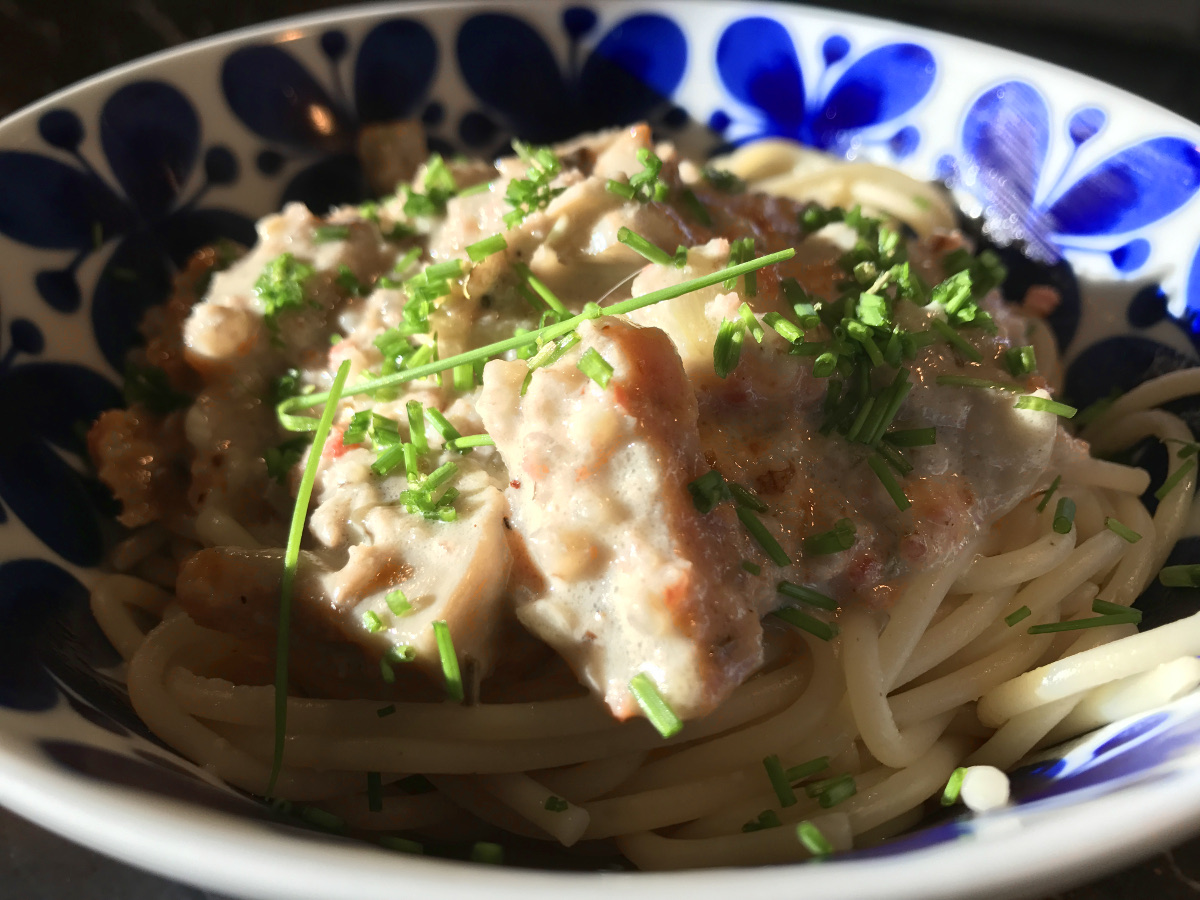 Isterbandpasta med rosmarin och nürnberger