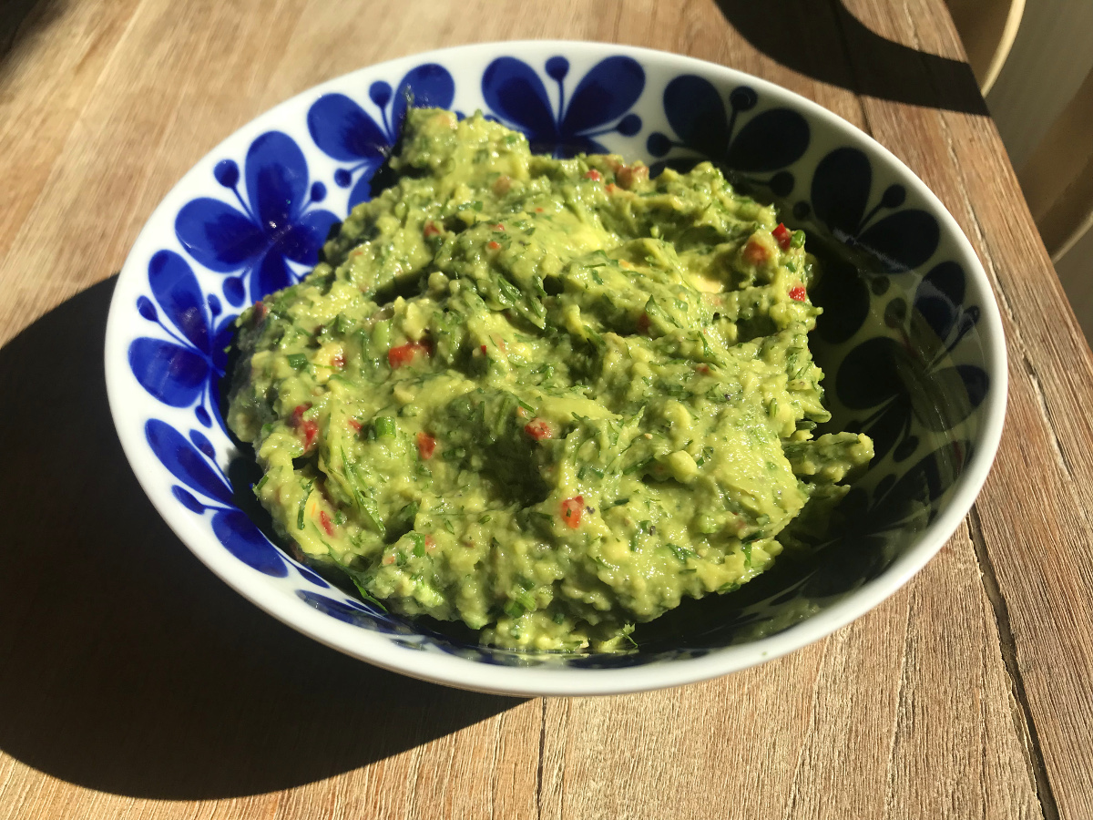 Guacamole med dill till grillad fisk